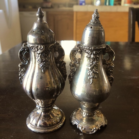 Two Baroque Wallace Silverplate Shakers - Picture 1 of 14